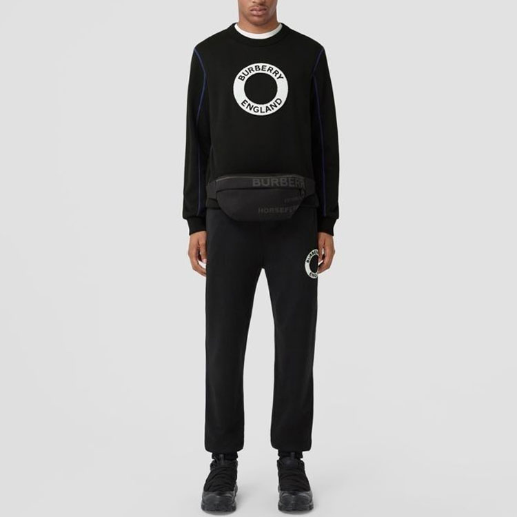 Purchase Burberry FW22 Seluar Jogger Knit Logo Hitam. 80607921