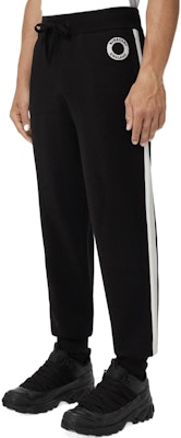 Burberry FW22 Seluar Sweat Hitam Logo dengan Pinggang Elastik. 80587601 Shop Burberry FW22 Seluar Sweat Hitam Logo dengan Pinggang Elastik. 80587601