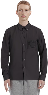 버버리 FW22 오크 리프 자수 블랙 셔츠 싱글 브레스티드 디자인. 80648731 Lookbook 버버리 FW22 오크 리프 자수 블랙 셔츠 싱글 브레스티드 디자인. 80648731