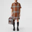 Lookbook Burberry FW22 棕色格紋休閒直筒短褲. 80522081