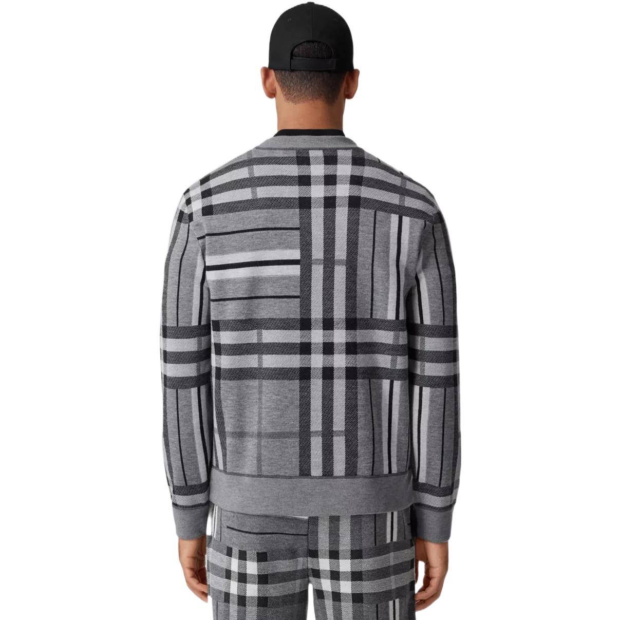 Shop Burberry FW22 格紋提花圓領針織毛衣燧石灰 80587961