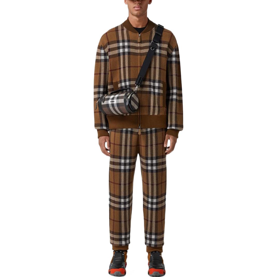 Lookbook Burberry FW22 Pantalones Jogger de Punto a Cuadros Marrón Abedul 80636421