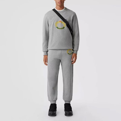 Burberry FW22 Seluar Jogger Kelabu Logo Sulam. 80612941 Lookbook Burberry FW22 Seluar Jogger Kelabu Logo Sulam. 80612941