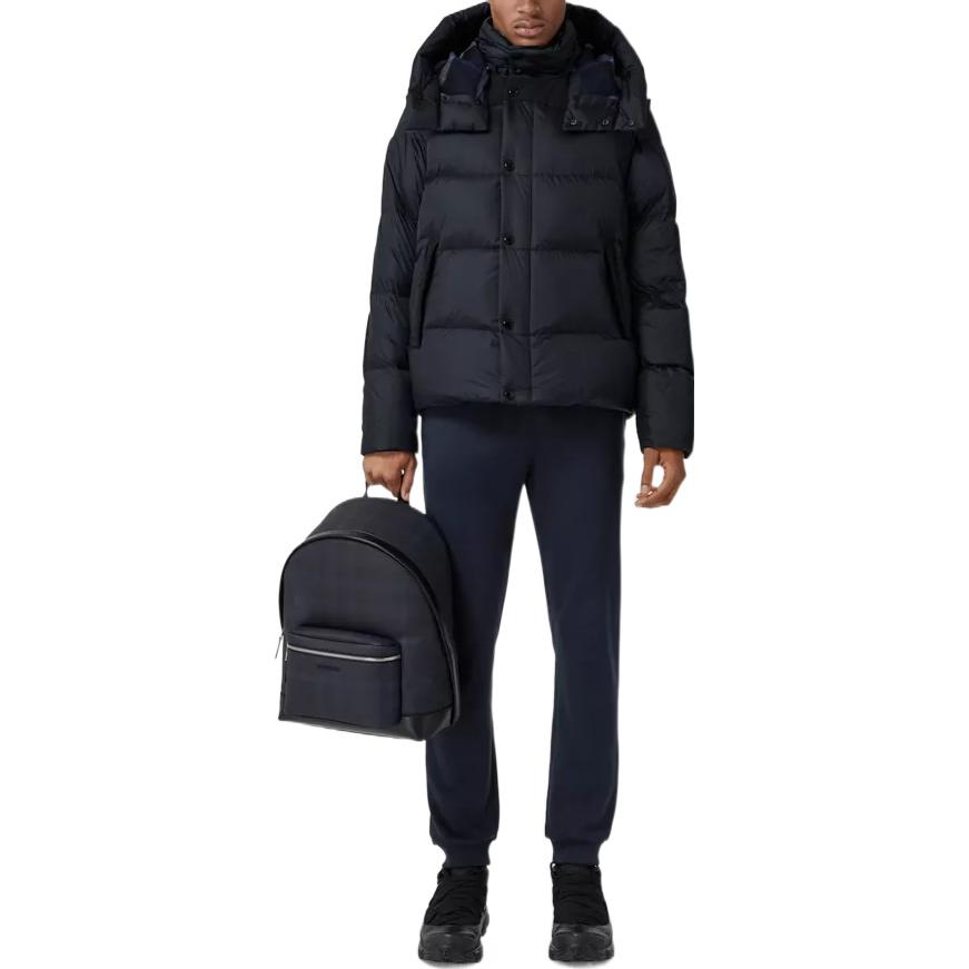 Lookbook Burberry FW22 海軍藍羽絨外套 可拆袖與可拆帽設計 80591401