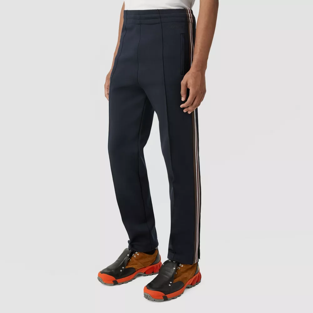 Purchase Burberry FW22 Celana Navy Straight-Leg dengan Bordir Logo Garis. 80636521