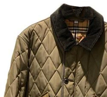 Burberry FW22 Jaket Quilted Resleting Hijau Zaitun Tua. 80387301 Shop Burberry FW22 Jaket Quilted Resleting Hijau Zaitun Tua. 80387301