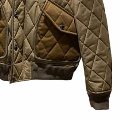 Burberry FW22 Jaket Quilted Resleting Hijau Zaitun Tua. 80387301 Details for Burberry FW22 Jaket Quilted Resleting Hijau Zaitun Tua. 80387301