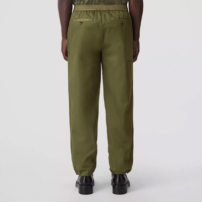 Burberry FW22 Pantalones Casuales Rectos con Cremallera Verde Militar 80549331 Shop Burberry FW22 Pantalones Casuales Rectos con Cremallera Verde Militar 80549331