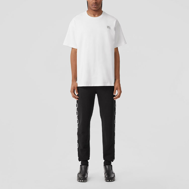 Lookbook Burberry FW22  White Crewneck T-Shirt with Crystal Embellishment. 80643931