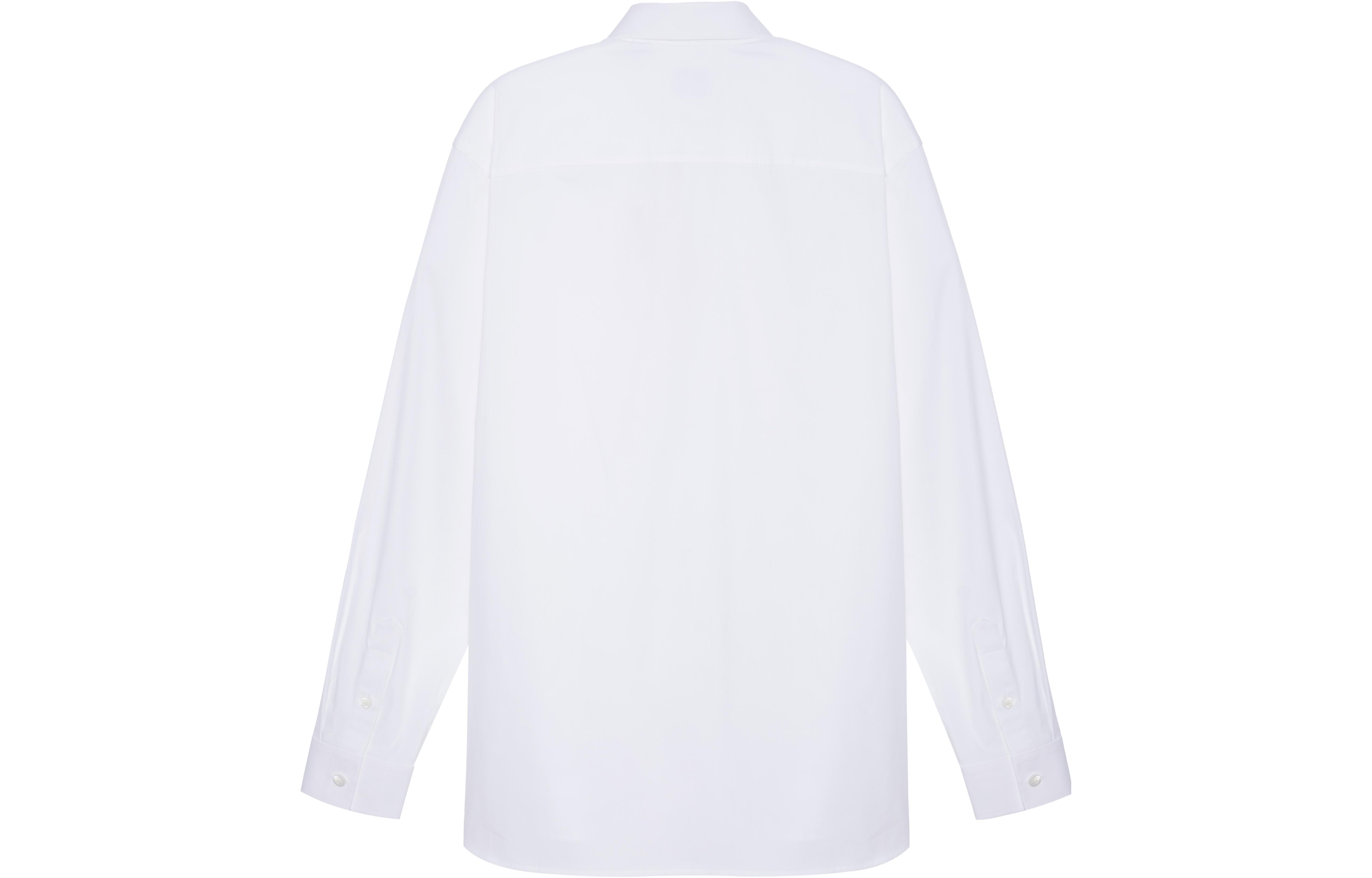 Lookbook 버버리 FW22 화이트 자수 로고 포켓 장식 긴팔 셔츠. 80618601