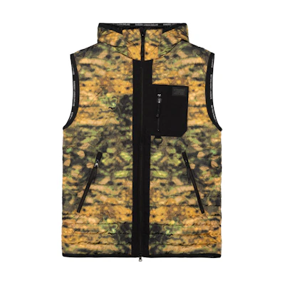 Burberry FW22 Camo Print Down Hooded Vest Camouflage. 80427931