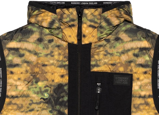 バーバリー FW22 カモフラージュプリント ダウンフードベスト カモ柄. 80427931 Cheap バーバリー FW22 カモフラージュプリント ダウンフードベスト カモ柄. 80427931