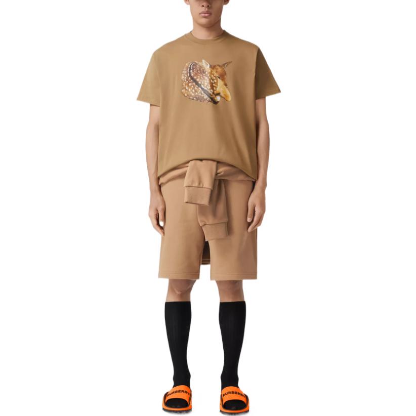 Burberry FW22 Deer Printed Casual Short Sleeve T-Shirt Khaki . 80575331 圖 4