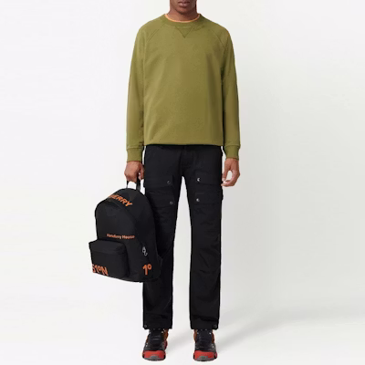 버버리 FW22 그린 남성 로고 크루넥 스웨트셔츠. 80625631 Lookbook 버버리 FW22 그린 남성 로고 크루넥 스웨트셔츠. 80625631