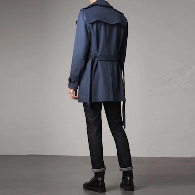 Burberry FW22 Kensington Double-Breasted Long Coat in Solid Color. 40519741 Lookbook Burberry FW22 Kensington Double-Breasted Long Coat in Solid Color. 40519741