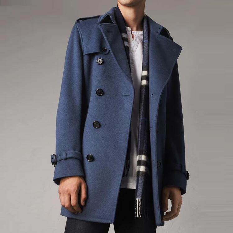 Shop Abrigo Largo Burberry FW22 Kensington Cruzado en Color Sólido. 40519741