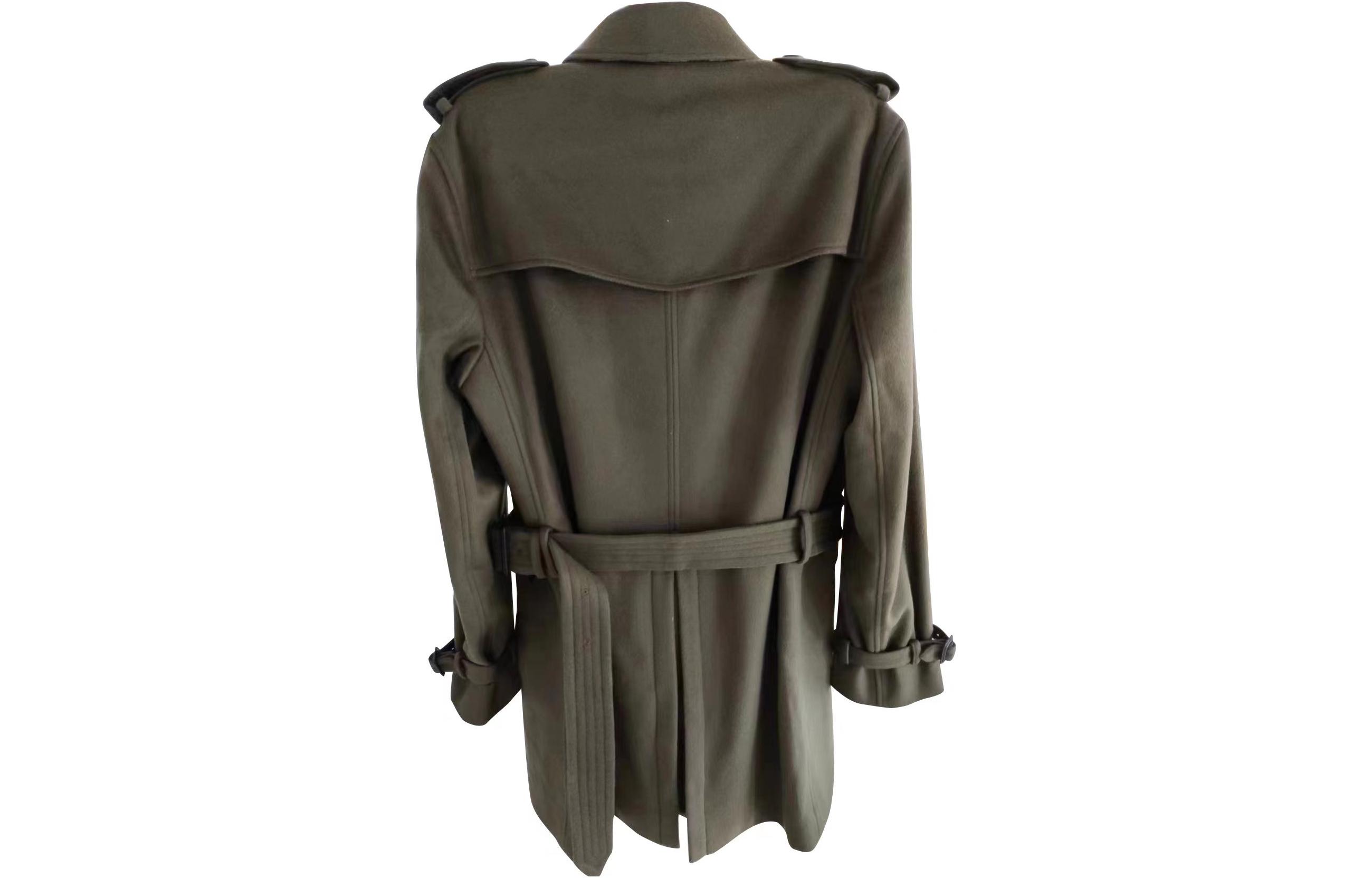 Sizing Abrigo Largo Burberry FW22 Kensington Cruzado en Color Sólido. 40519741