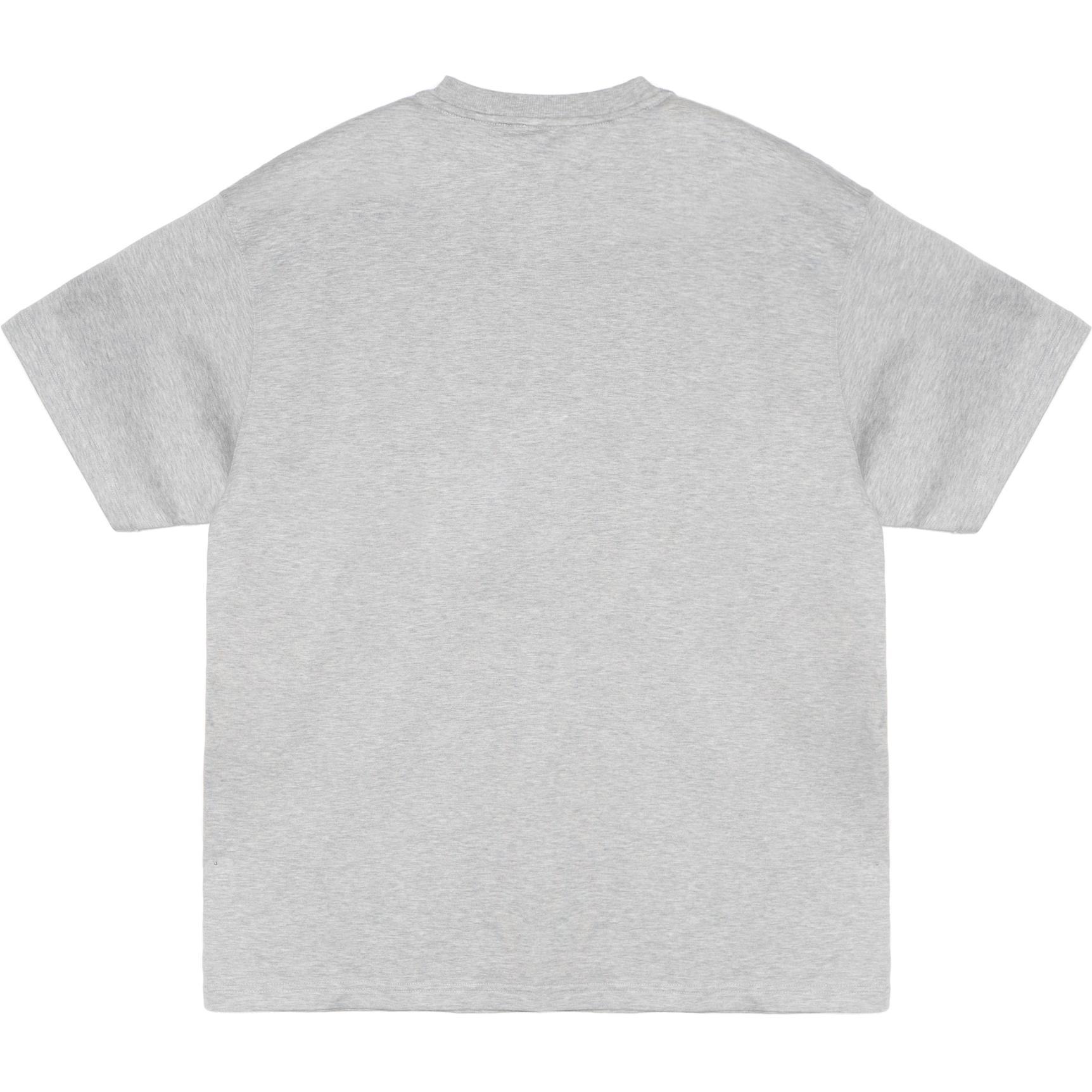 Lookbook 博柏利FW22橡树叶徽标刺绣男士灰色圆领T恤。 80612911