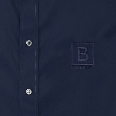 Burberry FW22 Solid Logo Embroidered Single-Breasted Navy Shirt. 80618621 Sizing Burberry FW22 Solid Logo Embroidered Single-Breasted Navy Shirt. 80618621