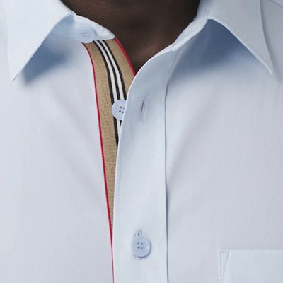 버버리 FW22 솔리드 로고 포인티드 칼라 긴팔 셔츠 블루 80618591 Sizing 버버리 FW22 솔리드 로고 포인티드 칼라 긴팔 셔츠 블루 80618591