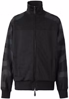 Order Burberry FW22 Jaket Hitam Solid Print Zip-Up 80543161