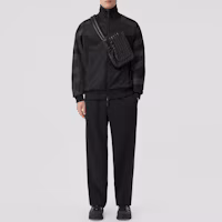Lookbook Burberry FW22 Jaket Hitam Solid Print Zip-Up 80543161