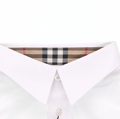 버버리 FW22 남성용 로고 자수 화이트 반팔 셔츠. 80618641 Sizing 버버리 FW22 남성용 로고 자수 화이트 반팔 셔츠. 80618641