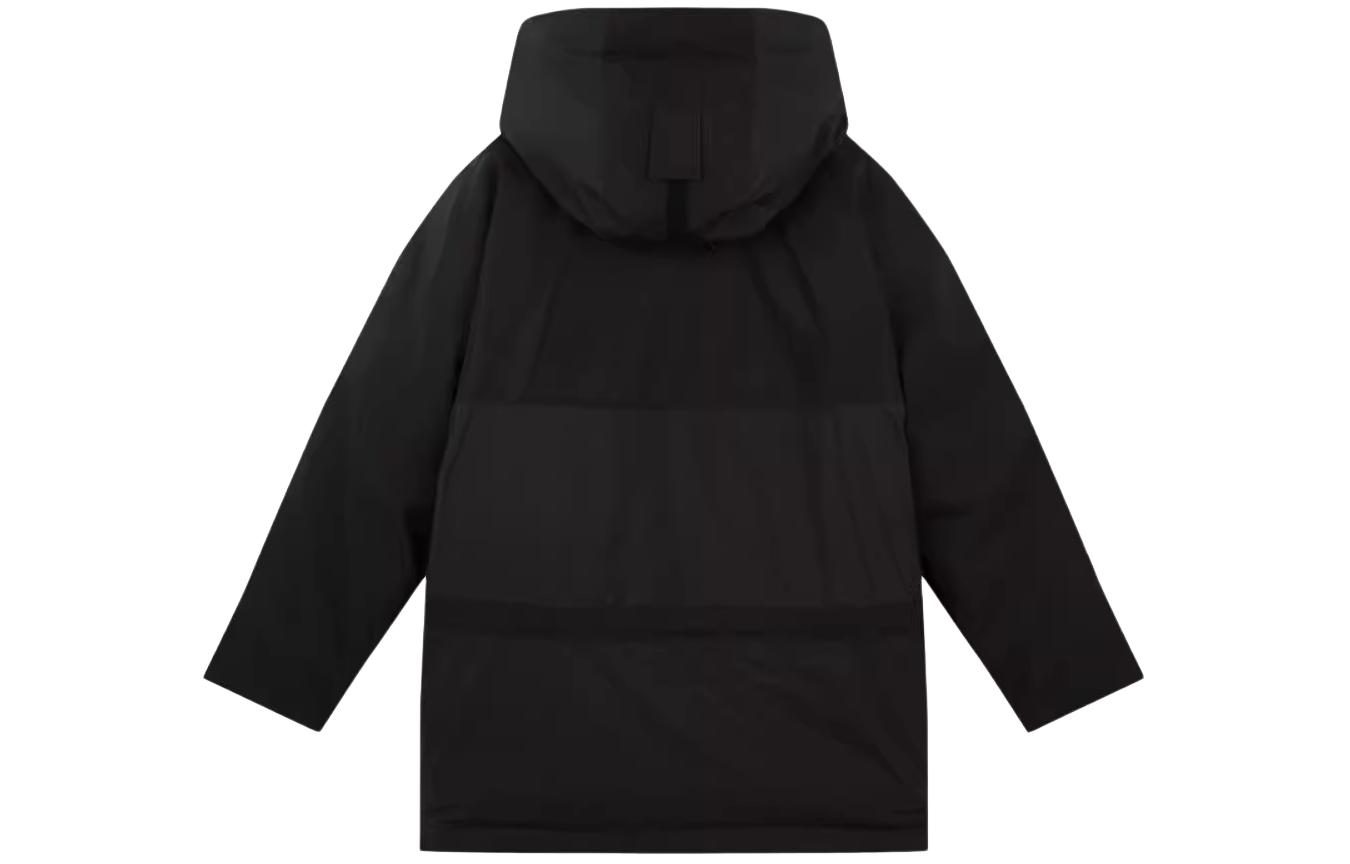 Lookbook Burberry FW23 黑色連帽拉鍊羽絨外套. 80439231