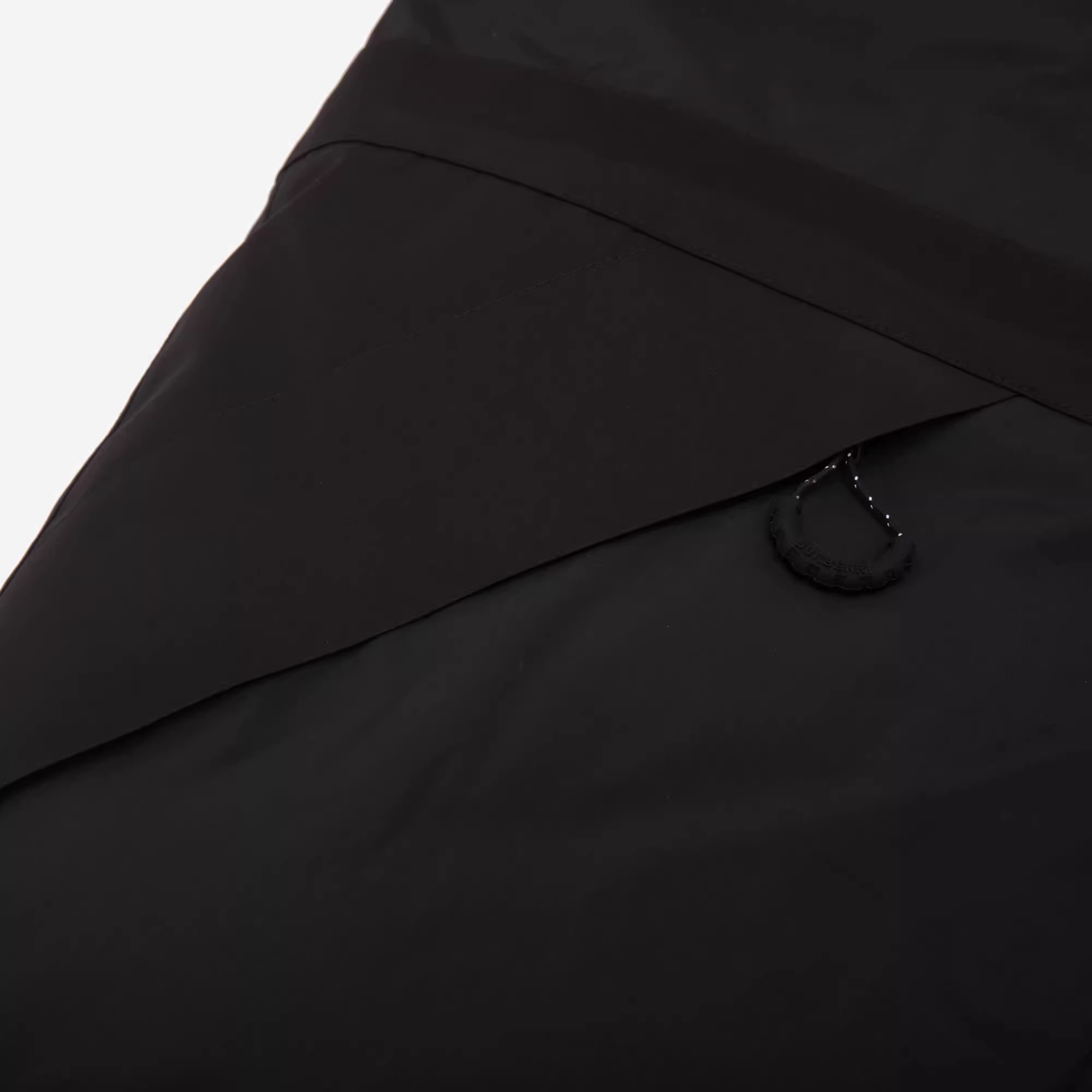 Sizing Burberry FW23 黑色連帽拉鍊羽絨外套. 80439231