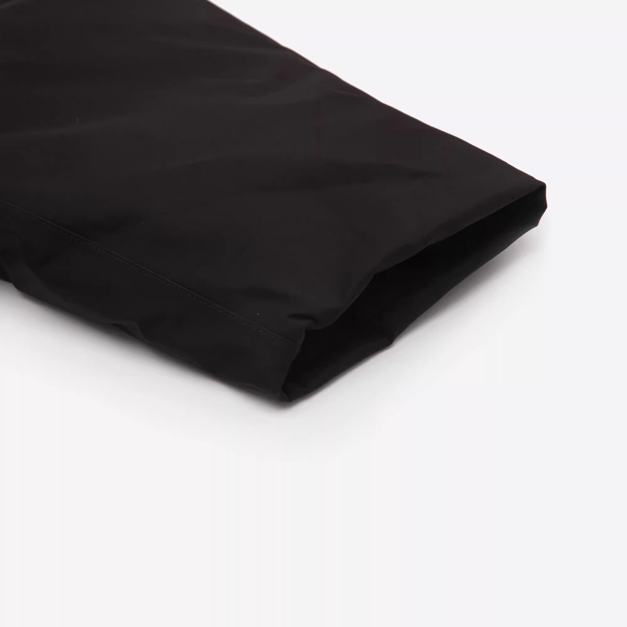 Cheap Burberry FW23 黑色連帽拉鍊羽絨外套. 80439231