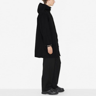 Burberry FW23 黑色純色連帽長袖拉鍊風衣外套. 80723621 Purchase Burberry FW23 黑色純色連帽長袖拉鍊風衣外套. 80723621