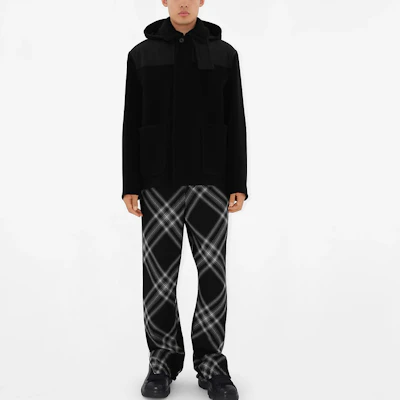 Burberry FW23 黑色素色雙排釦連帽短大衣 80835361 Shop Burberry FW23 黑色素色雙排釦連帽短大衣 80835361