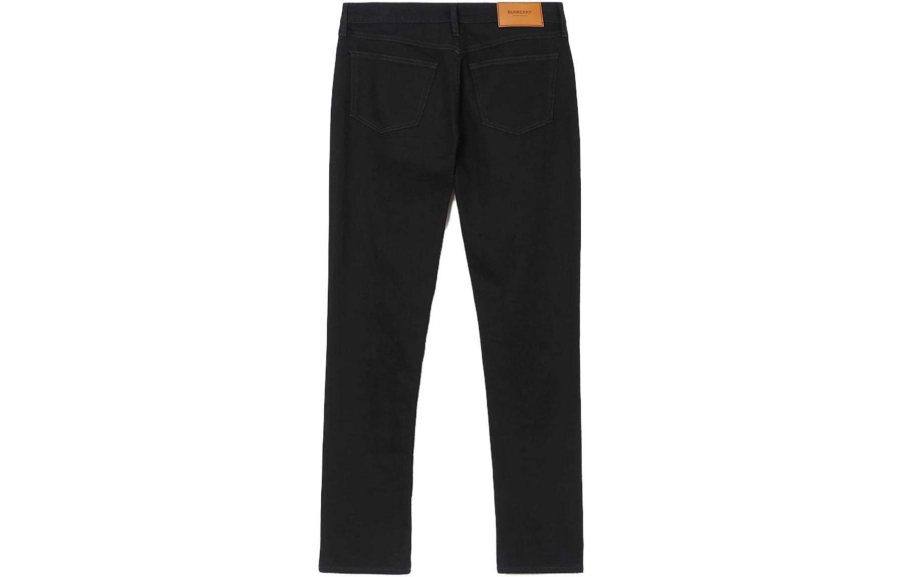 Lookbook Burberry FW23 Jeans Hitam Straight Fit dengan Poket Sisi. 80715491