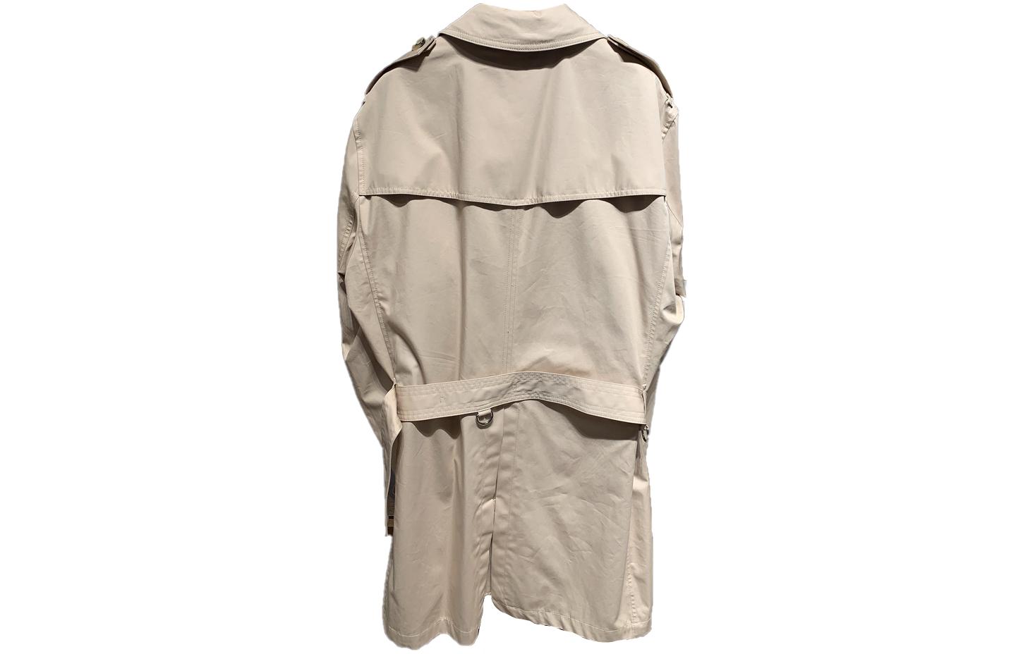 Lookbook Burberry FW23 雙排扣米色長版風衣外套. 80731911