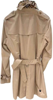 Burberry FW23 雙排扣米色長版風衣外套. 80731911 Purchase Burberry FW23 雙排扣米色長版風衣外套. 80731911