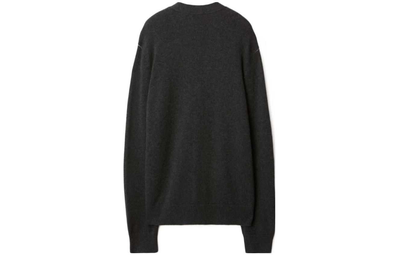 Lookbook Burberry FW23 Cárdigan Suéter Gris de Punto Cuello V Manga Larga. 80811591