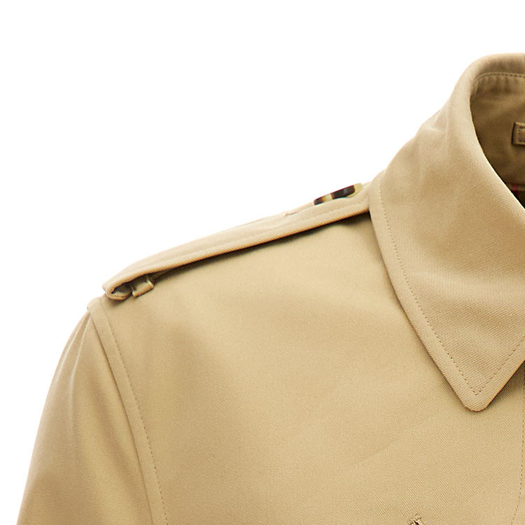 Shop Abrigo Corta Trench Doble Botonadura Khaki Burberry FW23. 80793901