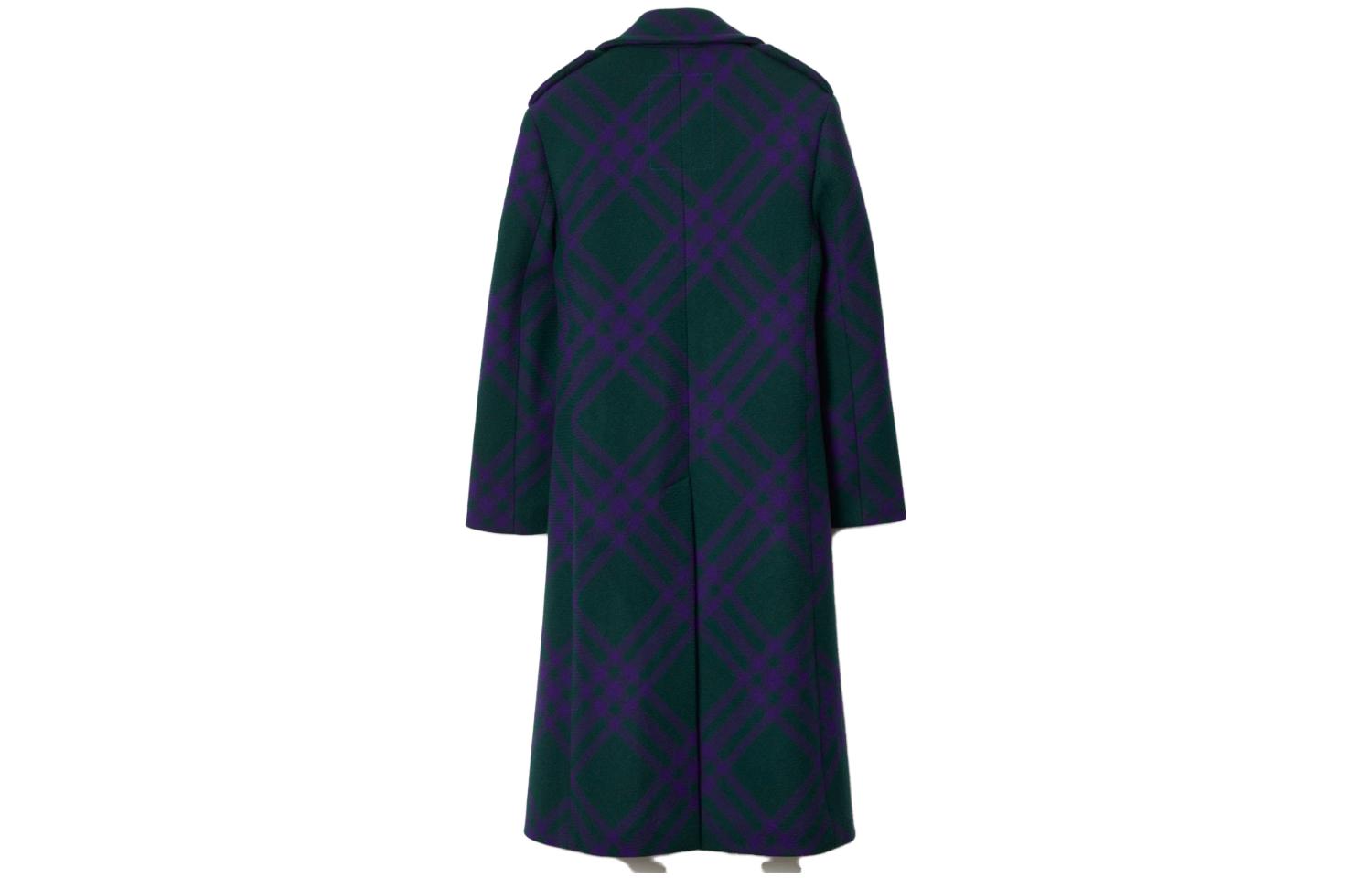 Lookbook Burberry FW23 紫色羊毛雙排扣大衣 經典格紋拼接設計. 80766691
