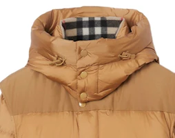 Details for Burberry FW23 米色純色可拆式連帽羽絨外套 80839721