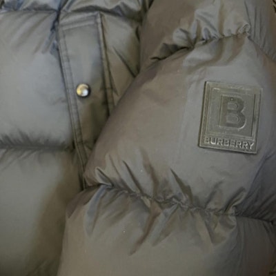 Burberry FW23 Solid Color Logo Hooded Long Sleeve Down Jacket 80685101 Shop Burberry FW23 Solid Color Logo Hooded Long Sleeve Down Jacket 80685101