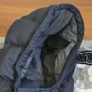 バーバリー FW23 無地 ロゴ フード付き 長袖 ダウンジャケット 80685101 Details for バーバリー FW23 無地 ロゴ フード付き 長袖 ダウンジャケット 80685101