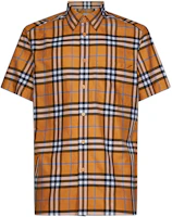 Burberry FW23 Striped Single-Breasted Shirt in Archive Beige. 80729361 Burberry FW23 Striped Single-Breasted Shirt in Archive Beige. 80729361