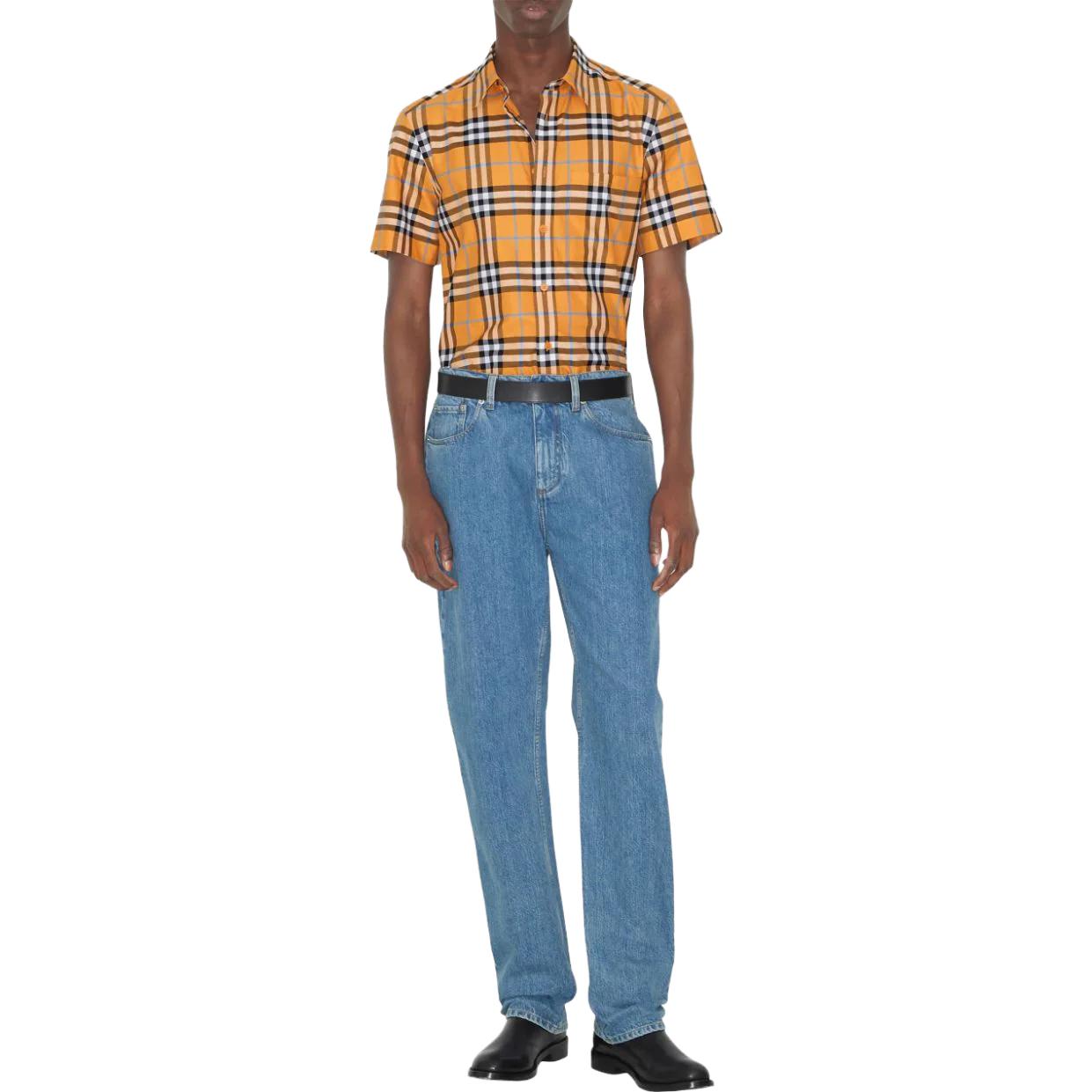 Lookbook Burberry FW23  Striped Single-Breasted Shirt in Archive Beige. 80729361