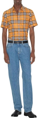 Burberry FW23 Striped Single-Breasted Shirt in Archive Beige. 80729361 Lookbook Burberry FW23 Striped Single-Breasted Shirt in Archive Beige. 80729361