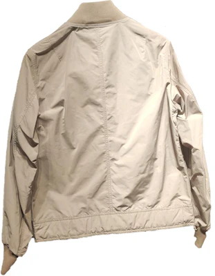 Burberry FW23 Beige Solid Zip-Up Baseball Collar Jacket 8067851 Lookbook Burberry FW23 Beige Solid Zip-Up Baseball Collar Jacket 8067851