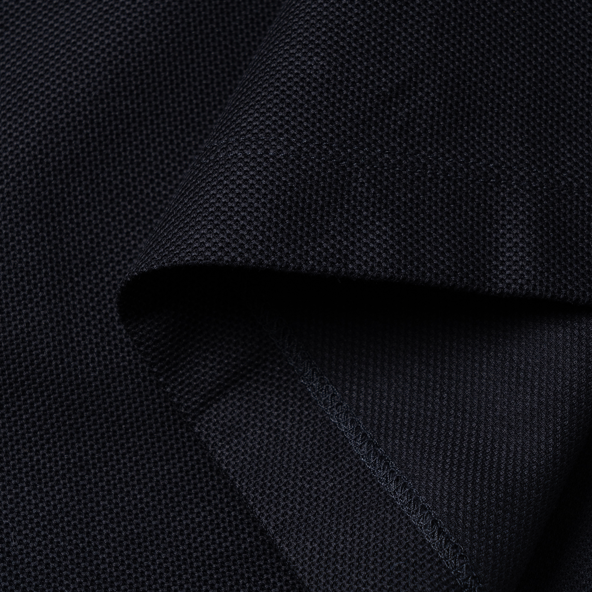 Sizing Burberry FW23 Black Equestrian Logo Check Long Sleeve Polo Shirt for Men. 80754851