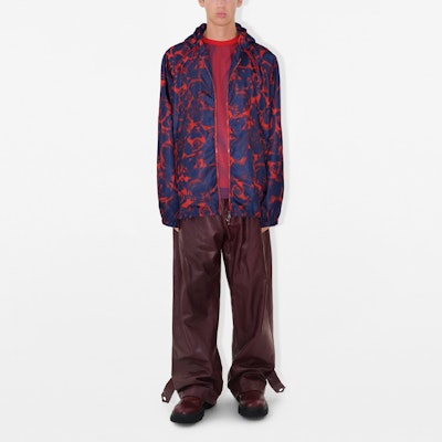 Jaket Kasual Lelaki Burberry FW23 Cetakan Bunga Zip-Up Multicolor. 80771841 Lookbook Jaket Kasual Lelaki Burberry FW23 Cetakan Bunga Zip-Up Multicolor. 80771841