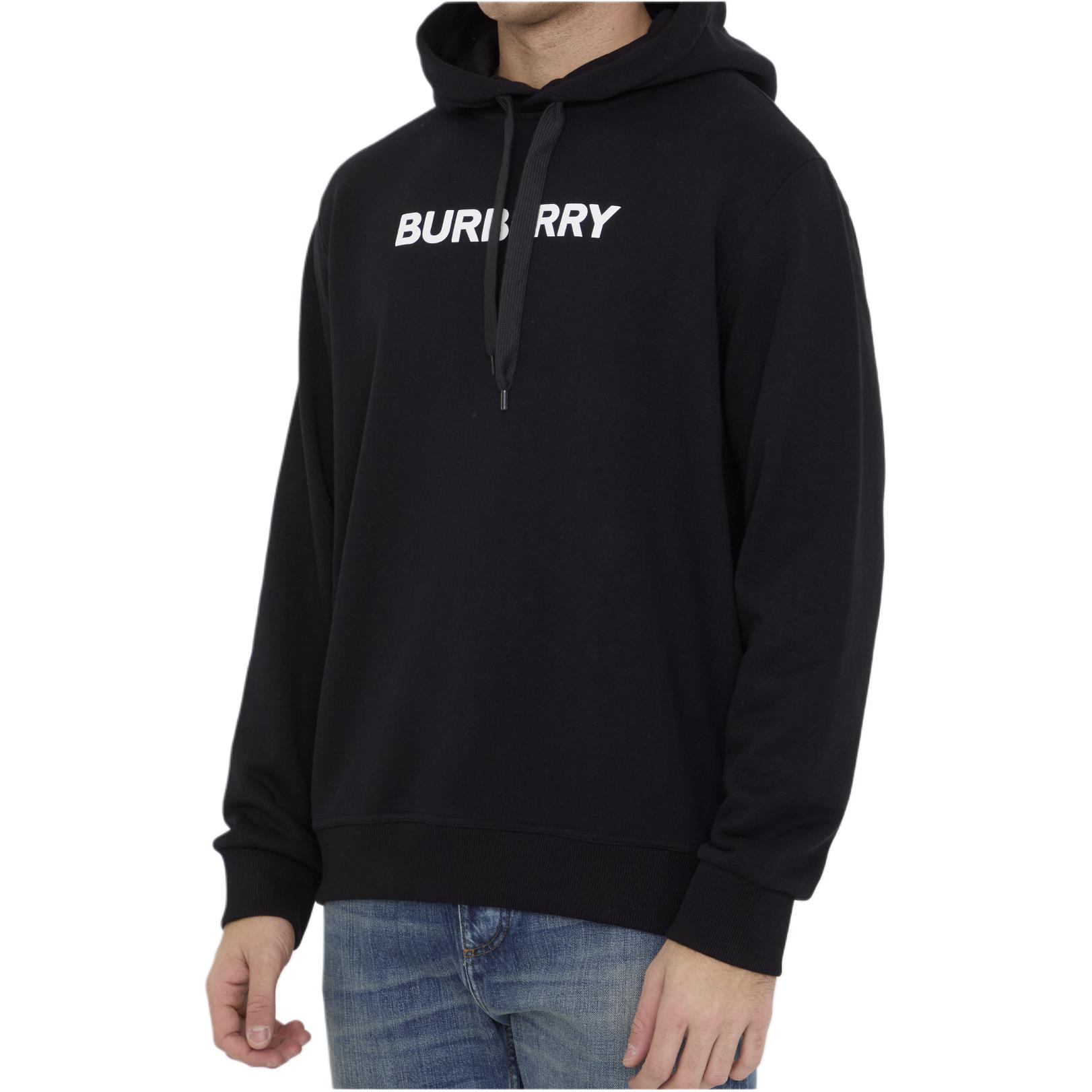 Lookbook 博柏利 FW23 黑色标志印花连帽衫 运动衫。 80833921