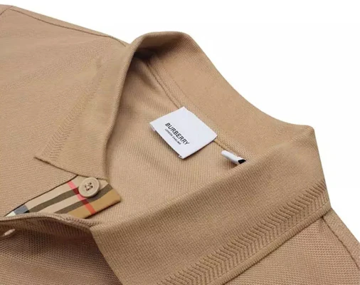 Burberry FW23 Baju Polo Lengan Panjang Straight-Cut Butang Beige. 80754861 Shop Burberry FW23 Baju Polo Lengan Panjang Straight-Cut Butang Beige. 80754861