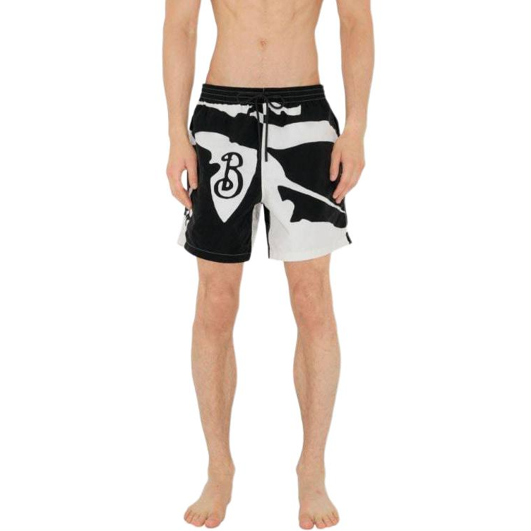 Lookbook Burberry FW24 Celana Pendek Hitam Mid-Rise dengan Aksen Huruf. 80960341